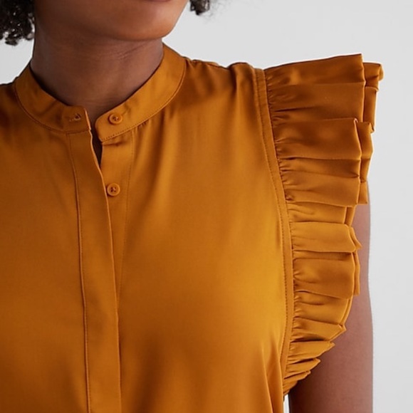 NWT express satin short sleeve button up blouse size L - Picture 3 of 7